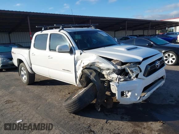 ✅ 2015 Toyota Tacoma PreRunner • VIN: 3TMJU4GN9FM176780 • Lot: 43704666. Wystawiony na IAAI z przebiegiem 193 692 mil. Bezpłatny archiwum sprzedaży aukcyjnych z USA i szczegółowy raport historii pojazdu na DreamBid. Zdjęcie 1.