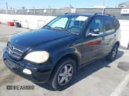 ✅ 2004 Mercedes-Benz M 500 • VIN: 4JGAB75E04A502093 • Lot: 42552114. Wystawiony na IAAI z przebiegiem 236 091 mil. Bezpłatny archiwum sprzedaży aukcyjnych z USA i szczegółowy raport historii pojazdu na DreamBid. Zdjęcie 2.
