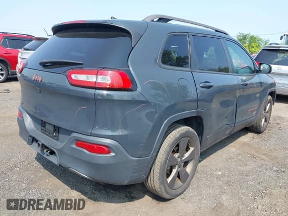 ✅ 2017 Jeep Cherokee Latitude • VIN: 1C4PJLCB7HW507397 • Lot: 42382161. Wystawiony na IAAI z przebiegiem 87 359 mil. Bezpłatny archiwum sprzedaży aukcyjnych z USA i szczegółowy raport historii pojazdu na DreamBid. Zdjęcie 4.