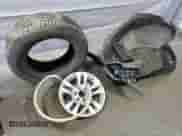 2018 Chevrolet Suburban LS z VIN 1GNSKGEC9JR393340, wystawiony jako Copart lot #56316665 z przebiegiem 104 751 mil mil oraz Szkoda całkowita • Salvage title. Historia ofert i sprzedaży dostępna na DreamBid. Obrazek 13.