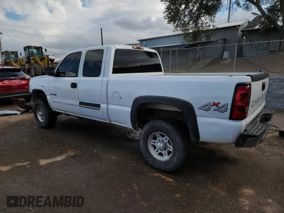 2004 Chevrolet Silverado 2500HD LS с VIN 1GCHK29U24E395189, выставлен на аукционе Copart как лот 85279365 с пробегом 220 485 миль миль и Списание • Salvage title. История ставок и продаж доступна на DreamBid. Изображение 2.