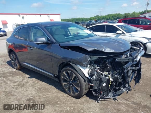 ✅ 2024 VinFast VF 8 Plus • VIN: RLLV1AFA3RH009028 • Лот: 42263876. Опубликован ранее на IAAI с пробегом 4 185 миль. Бесплатный доступ к архиву аукционных продаж из США и подробный отчёт об истории автомобиля на DreamBid. Изображение 1.