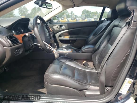 ✅ 2008 Jaguar XK XKR • VIN: SAJWA44C689B21694 • Lot: 66272855. Wystawiony na Copart z przebiegiem 70 636 mil. Bezpłatny archiwum sprzedaży aukcyjnych z USA i szczegółowy raport historii pojazdu na DreamBid. Zdjęcie 7.