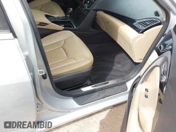 ✅ 2016 Hyundai Azera Limited • VIN: KMHFH4JG6GA569098 • Лот: 42210097. Опубликован ранее на IAAI с пробегом 126 139 миль. Бесплатный доступ к архиву аукционных продаж из США и подробный отчёт об истории автомобиля на DreamBid. Изображение 13.