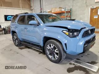 ✅ 2025 Toyota 4Runner SR5 • VIN: JTEVA5BR7S5000431 • Lot: 59924325. Wystawiony na Copart z przebiegiem 4 519 mil. Bezpłatny archiwum sprzedaży aukcyjnych z USA i szczegółowy raport historii pojazdu na DreamBid. Zdjęcie 4.