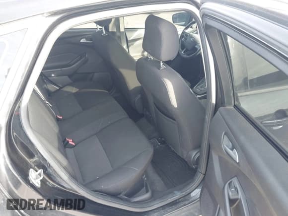 ✅ 2015 Ford Focus SE • VIN: 1FADP3K24FL239724 • Lot: 43677226. Wystawiony na IAAI z przebiegiem 160 785 mil. Bezpłatny archiwum sprzedaży aukcyjnych z USA i szczegółowy raport historii pojazdu na DreamBid. Zdjęcie 8.