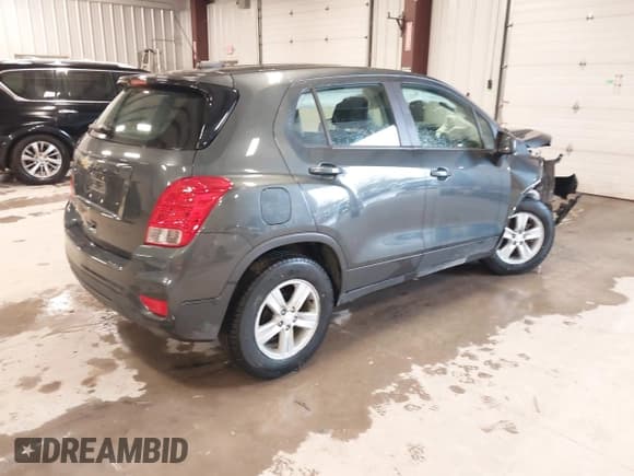 ✅ 2020 Chevrolet Trax LS • VIN: 3GNCJKSB6LL260650 • Lot: 43568393. Wystawiony na IAAI z przebiegiem 14 828 mil. Bezpłatny archiwum sprzedaży aukcyjnych z USA i szczegółowy raport historii pojazdu na DreamBid. Zdjęcie 4.