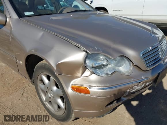 ✅ 2002 Mercedes-Benz C 230/260/280/320 • VIN: WDBRF61J72F180933 • Lot: 41374980. Wystawiony na IAAI z przebiegiem 55 464 mil. Bezpłatny archiwum sprzedaży aukcyjnych z USA i szczegółowy raport historii pojazdu na DreamBid. Zdjęcie 6.