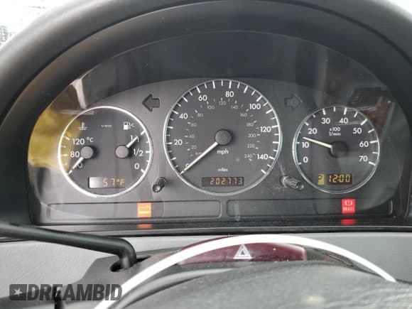 ✅ 2005 Mercedes-Benz M 350 • VIN: 4JGAB57E25A518203 • Lot: 43135394. Wystawiony na Copart z przebiegiem 202 773 mil. Bezpłatny archiwum sprzedaży aukcyjnych z USA i szczegółowy raport historii pojazdu na DreamBid. Zdjęcie 9.