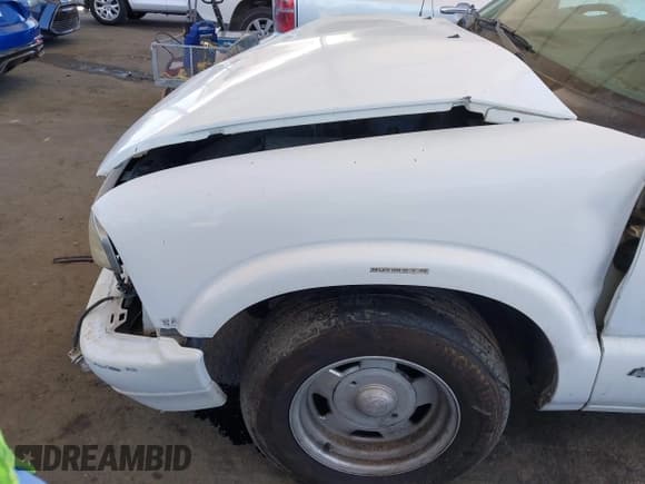 ✅ 2000 Chevrolet S-10 LS • VIN: 1GCCS14W5Y8198860 • Лот: 42696217. Опубликован ранее на IAAI с пробегом 150 213 миль. Бесплатный доступ к архиву аукционных продаж из США и подробный отчёт об истории автомобиля на DreamBid. Изображение 17.