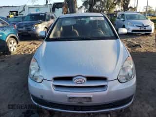 2010 Hyundai Accent GS z VIN KMHCM3AC7AU157493, wystawiony jako Copart lot #78902994 z przebiegiem 110 512 mil mil oraz Czysty tytuł • Clean title. Historia ofert i sprzedaży dostępna na DreamBid. Obrazek 5.