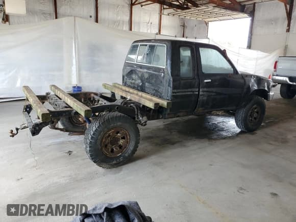 ✅ 1991 Toyota Pickup DLX • VIN: JT4VN13D3M5038603 • Lot: 67558545. Wystawiony na Copart z przebiegiem 145 534 mil. Bezpłatny archiwum sprzedaży aukcyjnych z USA i szczegółowy raport historii pojazdu na DreamBid. Zdjęcie 3.