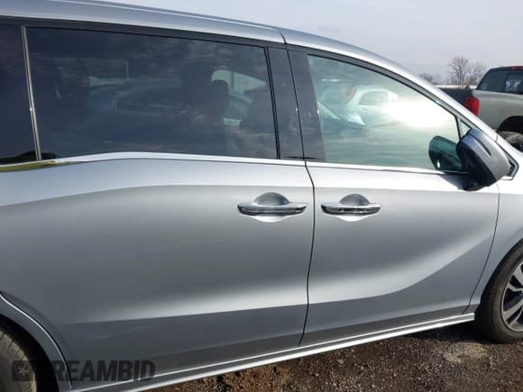 ✅ 2018 Honda Odyssey Elite • VIN: 5FNRL6H92JB030057 • Lot: 43802070. Listed on IAAI with 155,001 mi. Free auction sales archive from the USA and detailed vehicle history report at DreamBid. Image 13.