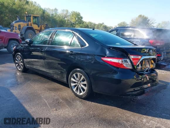 2017 Toyota Camry XLE z VIN 4T1BF1FK3HU739790, wystawiony jako IAAI lot #43380795 z przebiegiem 98 023 mil mil oraz . Historia ofert i sprzedaży dostępna na DreamBid. Obrazek 3.