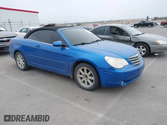 ✅ 2008 Chrysler Sebring Touring • VIN: 1C3LC55R68N689120 • Lot: 43766234. Wystawiony na IAAI z przebiegiem 162 675 mil. Bezpłatny archiwum sprzedaży aukcyjnych z USA i szczegółowy raport historii pojazdu na DreamBid. Zdjęcie 1.