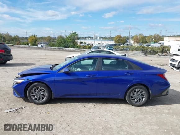 ✅ 2024 Hyundai Elantra SEL • VIN: KMHLM4DG6RU689091 • Lot: 43448185. Listed on IAAI with 33,460 mi. Free auction sales archive from the USA and detailed vehicle history report at DreamBid. Image 15.