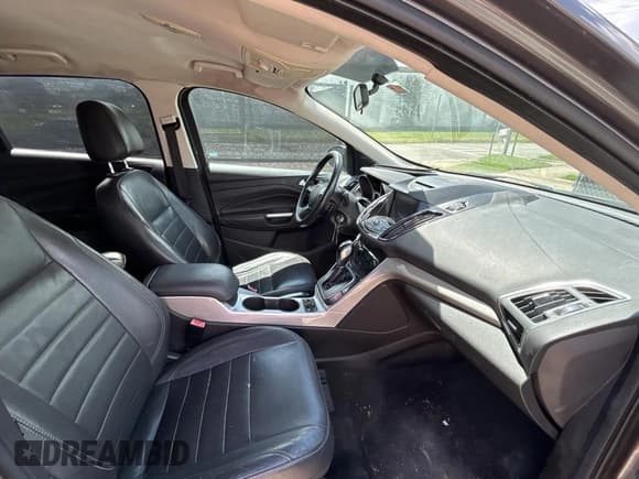 ✅ 2013 Ford Escape SEL • VIN: 1FMCU0HX5DUA87973 • Lot: 71736805. Wystawiony na Copart z przebiegiem Nie podano. Bezpłatny archiwum sprzedaży aukcyjnych z USA i szczegółowy raport historii pojazdu na DreamBid. Zdjęcie 5.