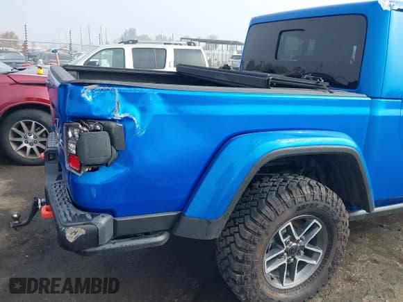✅ 2024 Jeep Gladiator Mojave X • VIN: 1C6JJTEG5RL121313 • Lot: 41013599. Listed on IAAI with 2,952 mi. Free auction sales archive from the USA and detailed vehicle history report at DreamBid. Image 21.