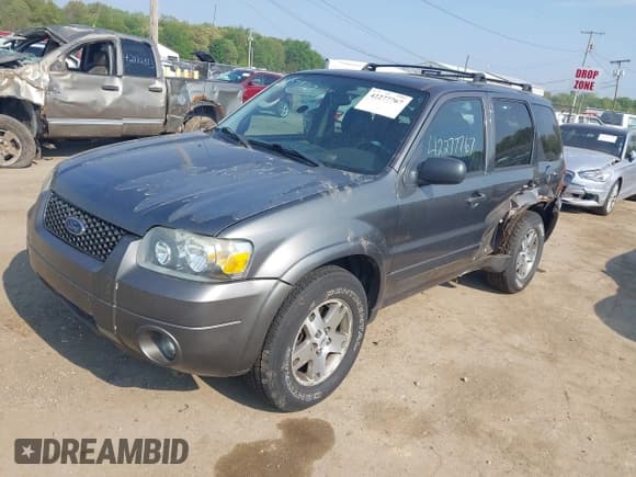 ✅ 2005 Ford Escape Limited • VIN: 1FMYU94155KA92695 • Lot: 42277767. Listed on IAAI with Not provided. Free auction sales archive from the USA and detailed vehicle history report at DreamBid. Image 17.