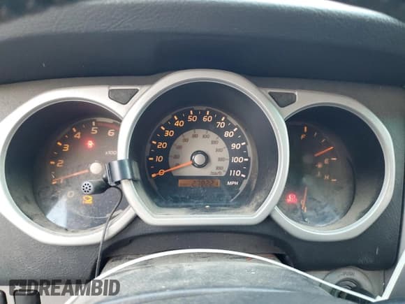 ✅ 2004 Toyota 4Runner SR5 • VIN: JTEZT14R148004705 • Lot: 92858215. Listed on Copart with 278,221 mi. Free auction sales archive from the USA and detailed vehicle history report at DreamBid. Image 9.