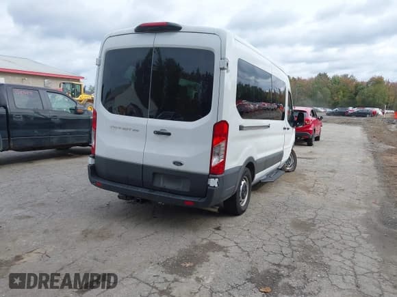 ✅ 2025 Ford Transit Passenger XL • VIN: 1FBAX2C83SKA30165 • Lot: 43356363. Listed on IAAI with 7,618 mi. Free auction sales archive from the USA and detailed vehicle history report at DreamBid. Image 4.