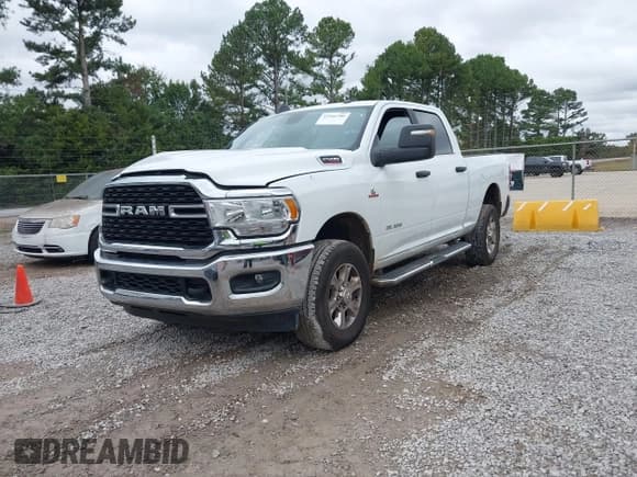 ✅ 2024 Ram 2500 Big Horn • VIN: 3C6UR5DL4RG266355 • Lot: 43566780. Wystawiony na IAAI z przebiegiem 51 482 mil. Bezpłatny archiwum sprzedaży aukcyjnych z USA i szczegółowy raport historii pojazdu na DreamBid. Zdjęcie 17.