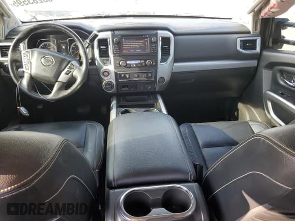 ✅ 2018 Nissan Titan Pro-4X • VIN: 1N6BA1F41JN520957 • Lot: 68283595. Wystawiony na Copart z przebiegiem 115 799 mil. Bezpłatny archiwum sprzedaży aukcyjnych z USA i szczegółowy raport historii pojazdu na DreamBid. Zdjęcie 8.