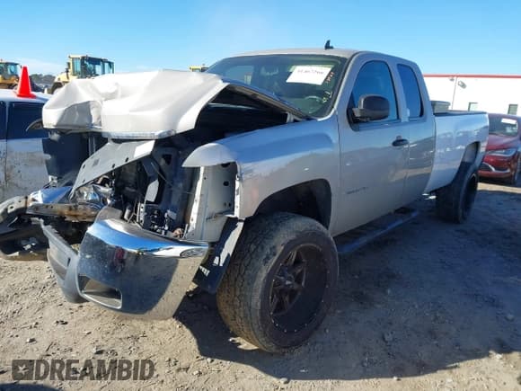 ✅ 2009 Chevrolet Silverado 2500HD LT • VIN: 1GCHK59K69E109707 • Lot: 41467266. Listed on IAAI with 375,235 mi. Free auction sales archive from the USA and detailed vehicle history report at DreamBid. Image 2.