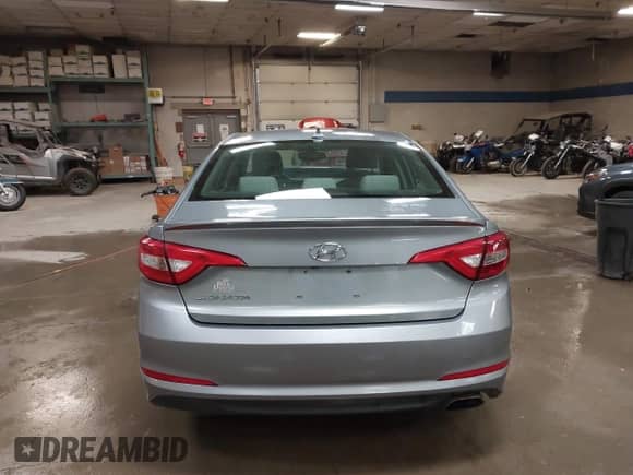 ✅ 2015 Hyundai Sonata SE • VIN: 5NPE24AFXFH211566 • Lot: 43193389. Listed on IAAI with 113,185 mi. Free auction sales archive from the USA and detailed vehicle history report at DreamBid. Image 16.