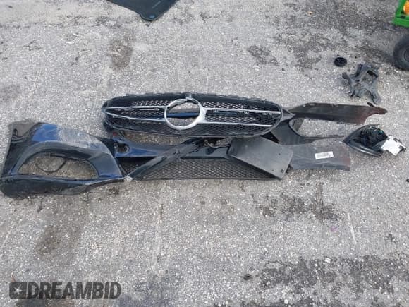 ✅ 2017 Mercedes-Benz C 300 • VIN: 55SWF4JB1HU225412 • Lot: 43404933. Wystawiony na IAAI z przebiegiem 113 244 mil. Bezpłatny archiwum sprzedaży aukcyjnych z USA i szczegółowy raport historii pojazdu na DreamBid. Zdjęcie 12.