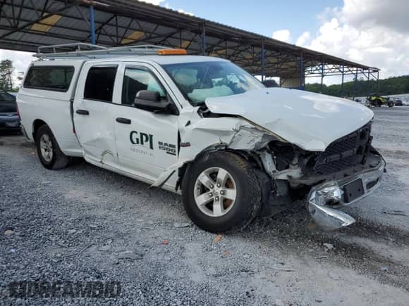 2020 Ram 1500 Tradesman z VIN 1C6RR7ST7LS149101, wystawiony jako Copart lot #64644365 z przebiegiem 135 573 mil mil oraz Szkoda całkowita • Salvage title. Historia ofert i sprzedaży dostępna na DreamBid. Obrazek 4.