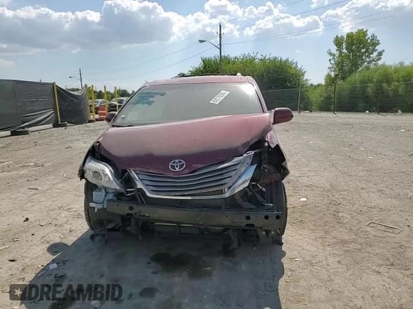 ✅ 2016 Toyota Sienna XLE • VIN: 5TDYK3DC5GS710425 • Lot: 84276595. Listed on Copart with 71,645 mi. Free auction sales archive from the USA and detailed vehicle history report at DreamBid. Image 14.