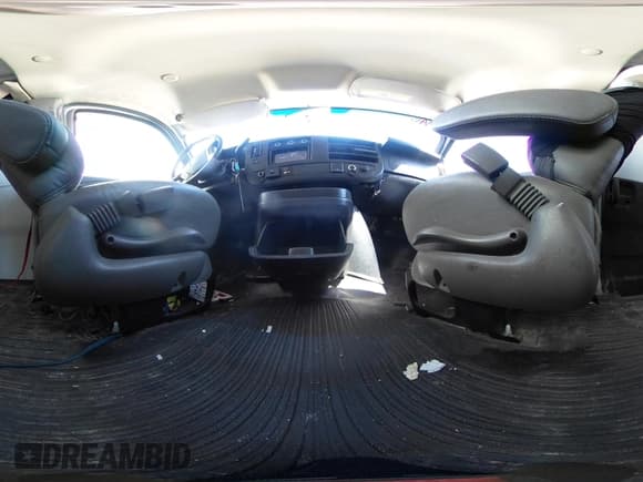 ✅ 2017 Chevrolet Express Cargo • VIN: 1GCWGAFF7H1117779 • Lot: 43076231. Wystawiony na IAAI z przebiegiem 171 178 mil. Bezpłatny archiwum sprzedaży aukcyjnych z USA i szczegółowy raport historii pojazdu na DreamBid. Zdjęcie 18.