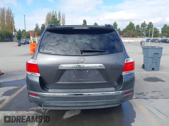 ✅ 2012 Toyota Highlander • VIN: 5TDZK3EH7CS070842 • Lot: 43733173. Wystawiony na IAAI z przebiegiem 149 776 mil. Bezpłatny archiwum sprzedaży aukcyjnych z USA i szczegółowy raport historii pojazdu na DreamBid. Zdjęcie 17.