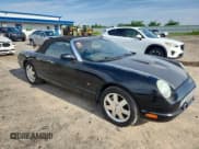 ✅ 2003 Ford Thunderbird Deluxe • VIN: 1FAHP60A03Y104817 • Lot: 63783485. Wystawiony na Copart z przebiegiem 106 673 mil. Bezpłatny archiwum sprzedaży aukcyjnych z USA i szczegółowy raport historii pojazdu na DreamBid. Zdjęcie 4.