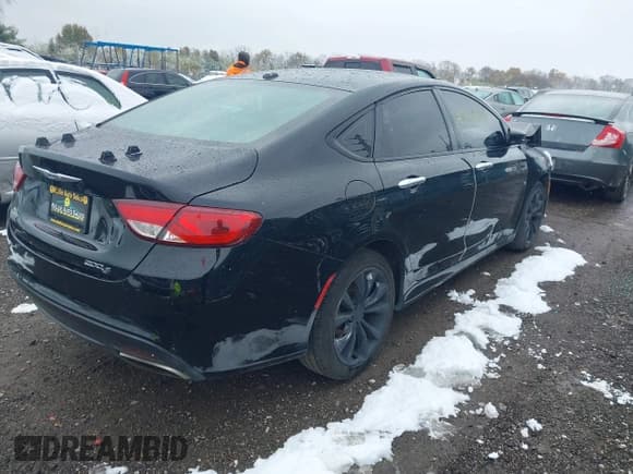 ✅ 2015 Chrysler 200 S • VIN: 1C3CCCBB5FN675816 • Lot: 43571826. Listed on IAAI with 215,694 mi. Free auction sales archive from the USA and detailed vehicle history report at DreamBid. Image 4.