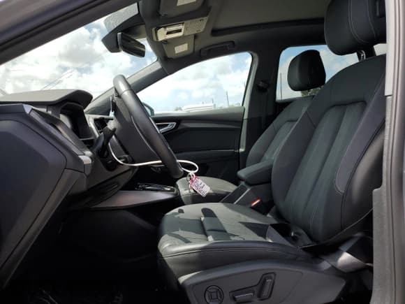 ✅ 2023 Audi Q4 e-tron Premium Plus • VIN: WA1L2BFZ4PP048671 • Lot: 59264764. Listed on Copart with 3,643 mi. Free auction sales archive from the USA and detailed vehicle history report at DreamBid. Image 7.