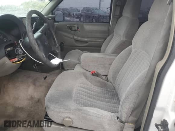 ✅ 1999 Chevrolet Blazer • VIN: 1GNCS13WXXK121279 • Lot: 55698505. Listed on Copart with 123,459 mi miles. Access the free auction sales archive from the USA and view a detailed vehicle history report at DreamBid. Image 7.