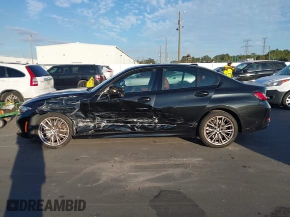 ✅ 2023 BMW 3 Series 330i • VIN: 3MW69FF08P8D42058 • Lot: 43630066. Listed on IAAI with 33,487 mi. Free auction sales archive from the USA and detailed vehicle history report at DreamBid. Image 14.