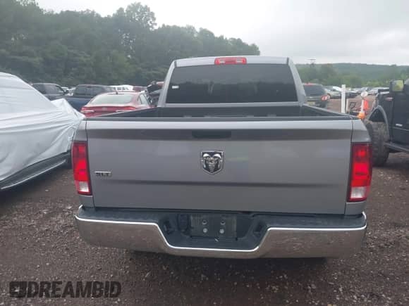 2024 Ram 1500 SLT z VIN 1C6RR6GG2RS135931, wystawiony jako IAAI lot #42509523 z przebiegiem 27 074 mil mil oraz . Historia ofert i sprzedaży dostępna na DreamBid. Obrazek 16.