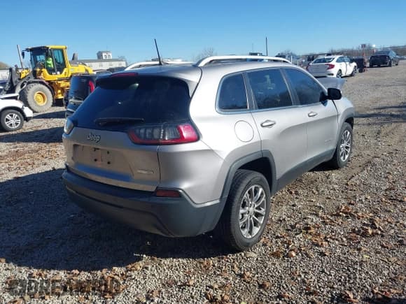 ✅ 2019 Jeep Cherokee Latitude Plus • VIN: 1C4PJLLB7KD115183 • Lot: 43704815. Wystawiony na IAAI z przebiegiem Nie podano. Bezpłatny archiwum sprzedaży aukcyjnych z USA i szczegółowy raport historii pojazdu na DreamBid. Zdjęcie 4.