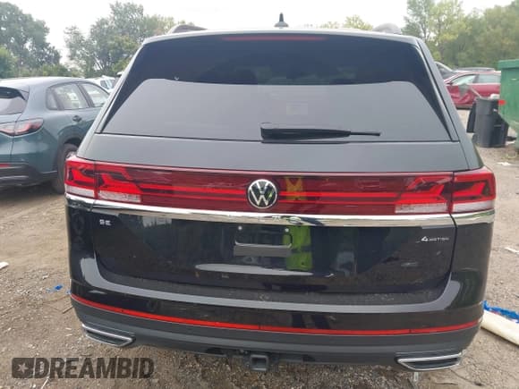 ✅ 2025 Volkswagen Atlas SE • VIN: 1V2KR2CA1SC521856 • Lot: 43172045. Listed on IAAI with 5,060 mi. Free auction sales archive from the USA and detailed vehicle history report at DreamBid. Image 16.