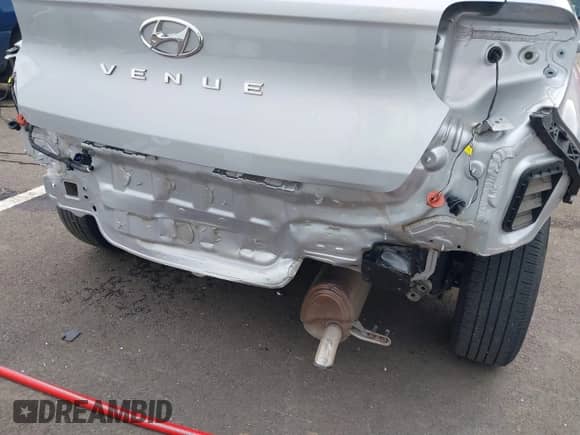 2021 Hyundai Venue SE z VIN KMHRB8A3XMU100531, wystawiony jako IAAI lot #41777510 z przebiegiem 34 557 mil mil oraz . Historia ofert i sprzedaży dostępna na DreamBid. Obrazek 6.