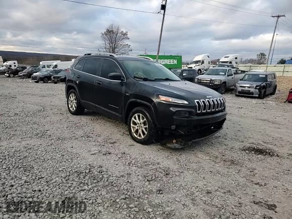 ✅ 2016 Jeep Cherokee Latitude • VIN: 1C4PJMCSXGW253835 • Lot: 92085015. Listed on Copart with 181,150 mi. Free auction sales archive from the USA and detailed vehicle history report at DreamBid. Image 14.