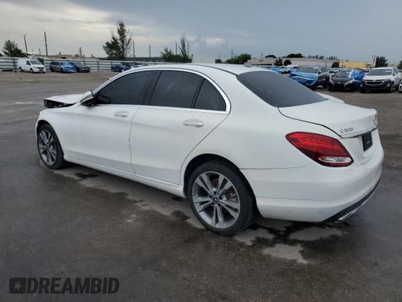 ✅ 2018 Mercedes-Benz C 300 • VIN: 55SWF4KB0JU241962 • Lot: 81003185. Wystawiony na Copart z przebiegiem 61 708 mil. Bezpłatny archiwum sprzedaży aukcyjnych z USA i szczegółowy raport historii pojazdu na DreamBid. Zdjęcie 2.