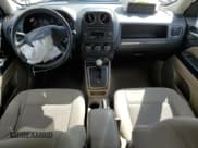 ✅ 2010 Jeep Patriot Latitude • VIN: 1J4NF1GB4AD675355 • Лот: 80356335. Опубликован ранее на Copart с пробегом 130 977 миль. Бесплатный доступ к архиву аукционных продаж из США и подробный отчёт об истории автомобиля на DreamBid. Изображение 8.