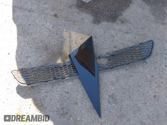 ✅ 2013 Toyota Sienna LE • VIN: 5TDKK3DC8DS386940 • Lot: 43598804. Listed on IAAI with Not provided. Free auction sales archive from the USA and detailed vehicle history report at DreamBid. Image 11.