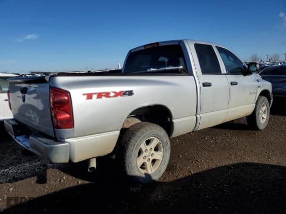✅ 2008 Dodge 1500 Laramie • VIN: 1D7HU18248J171235 • Лот: 77449444. Опубликован ранее на Copart с пробегом 253 188 миль. Бесплатный доступ к архиву аукционных продаж из США и подробный отчёт об истории автомобиля на DreamBid. Изображение 3.