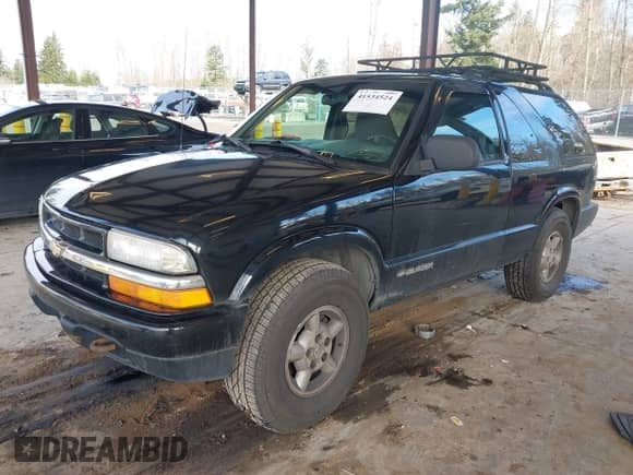 1999 Chevrolet Blazer LS z VIN 1GNCT18W3XK216840, wystawiony jako IAAI lot #41534524 z przebiegiem 199 982 mil mil oraz . Historia ofert i sprzedaży dostępna na DreamBid. Obrazek 17.