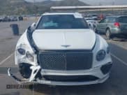 ✅ 2022 Bentley Bentayga V8 • VIN: SJAAM2ZV4NC016521 • Lot: 42154598. Listed on IAAI with 5,985 mi. Free auction sales archive from the USA and detailed vehicle history report at DreamBid. Image 12.